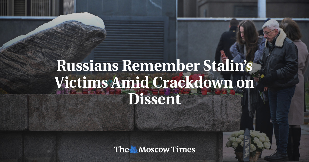Россияне вспоминают жертв Сталина на фоне подавления инакомыслия
