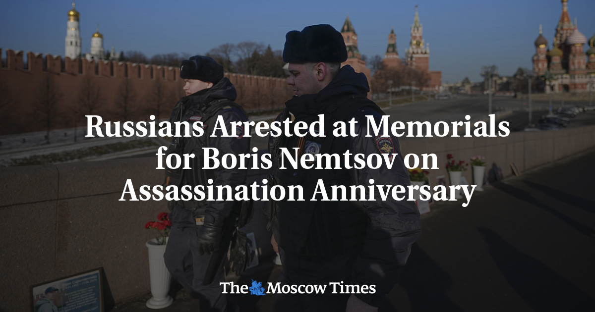 Russians Arrested at Memorials for Boris Nemtsov on Assassination Anniversary