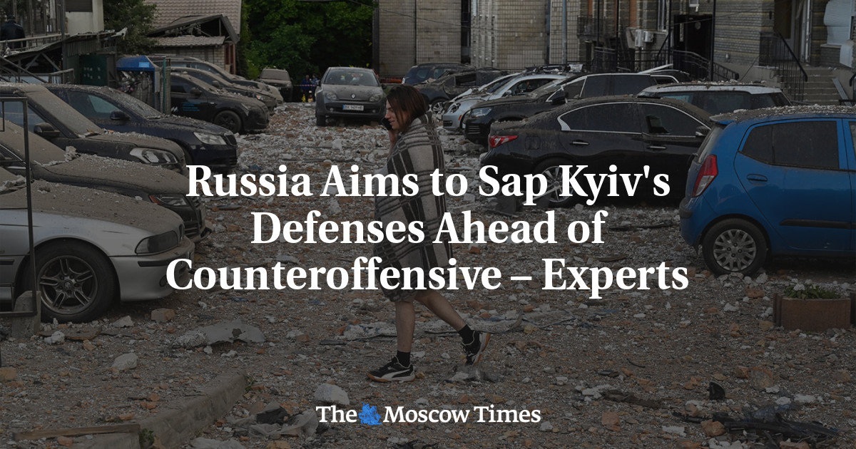 Russia Aims to Sap Kyiv's Defenses Ahead of Counteroffensive – Experts
