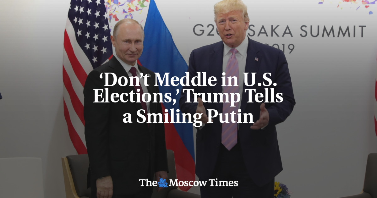 “Jangan ikut campur dalam pemilihan AS,” kata Trump kepada Putin yang tersenyum