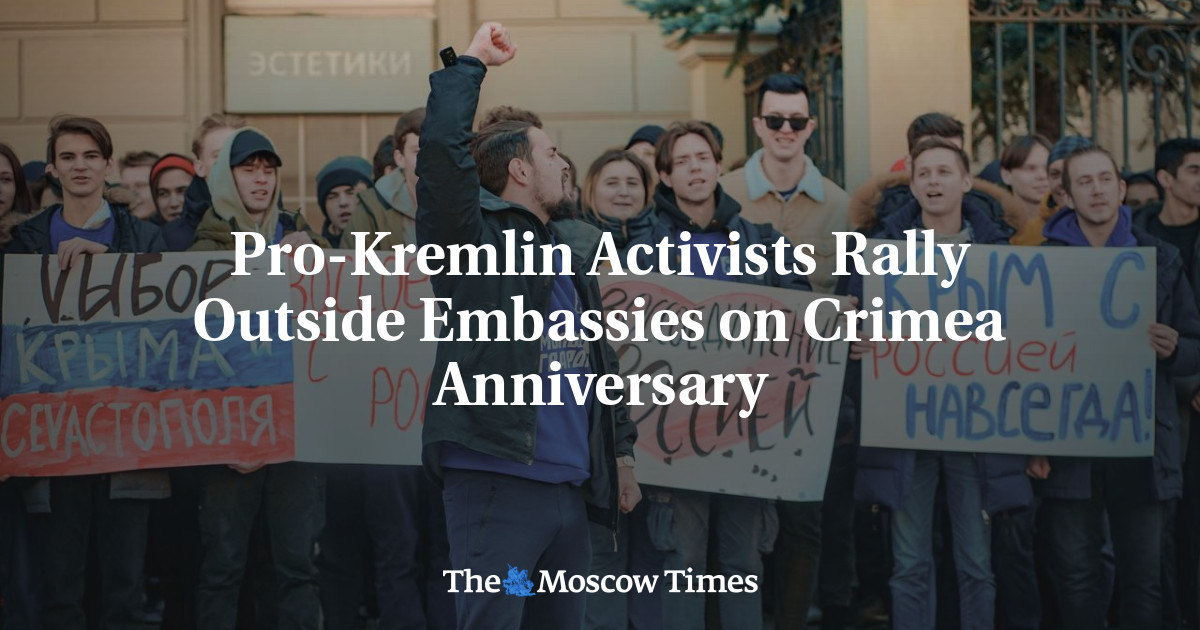 Pro-Kremlin Activists Rally Outside Embassies on Crimea Anniversary - The Moscow Times