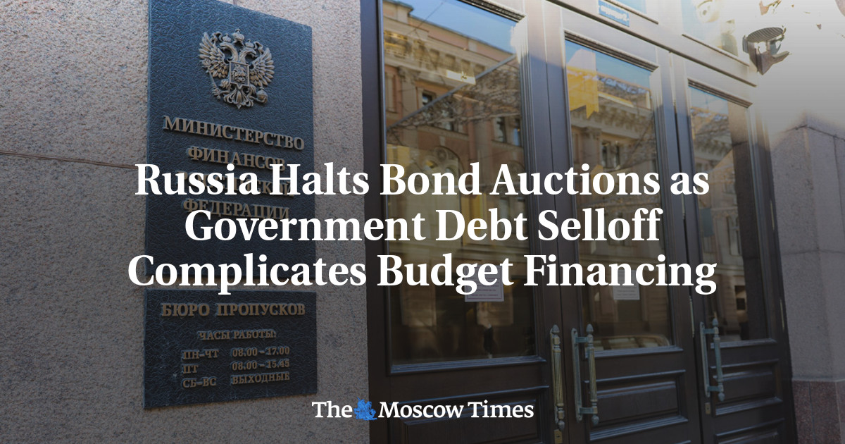 Russia Halts Bond Auctions as Government Debt Selloff Complicates Budget Financing