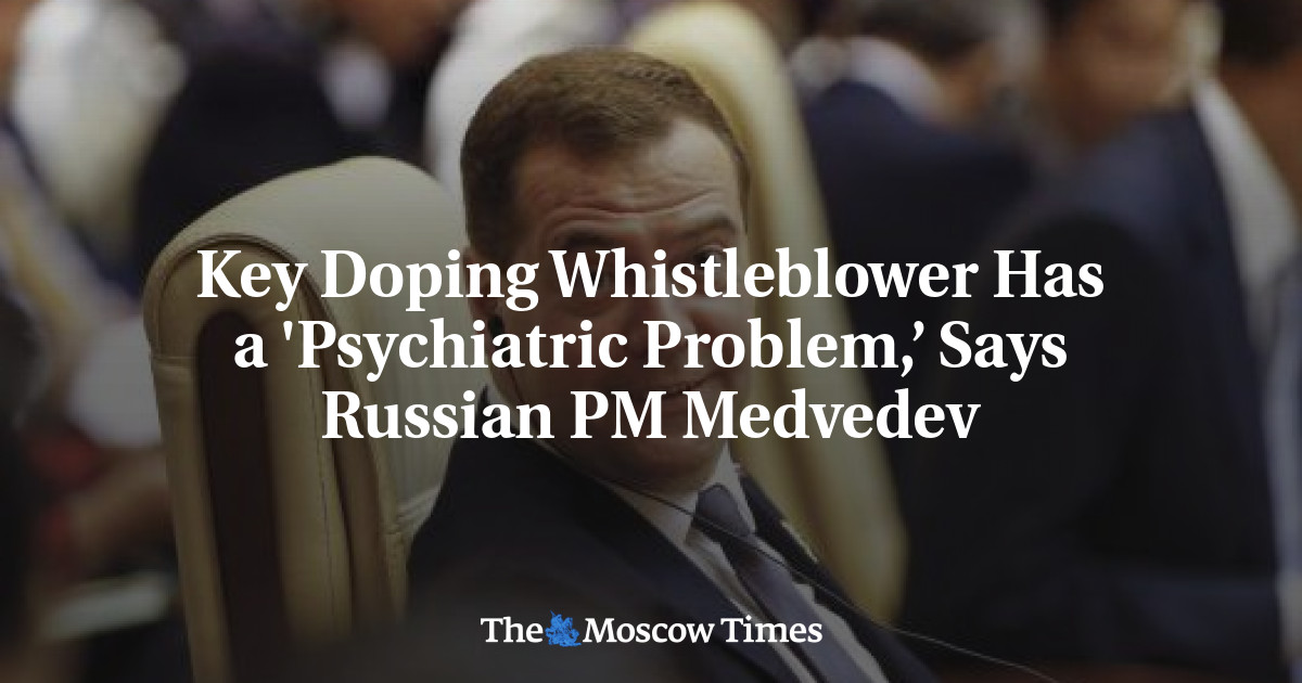 Whistleblower kunci doping memiliki ‘masalah kejiwaan’, kata PM Rusia Medvedev