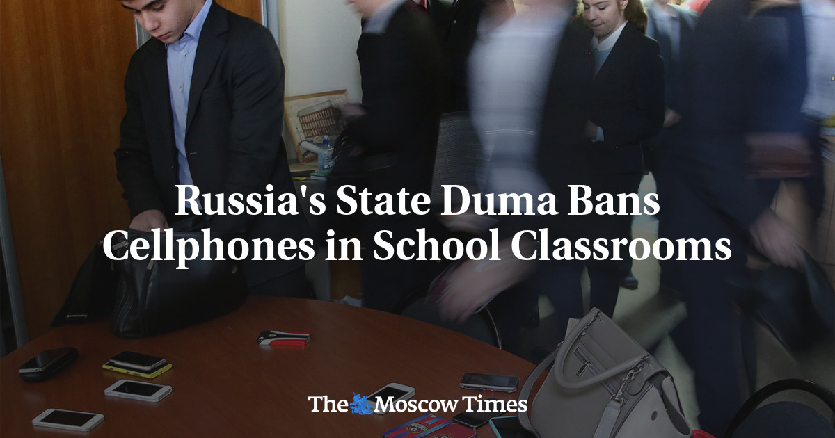 Russia's State Duma Bans Cell Phones in School Classrooms