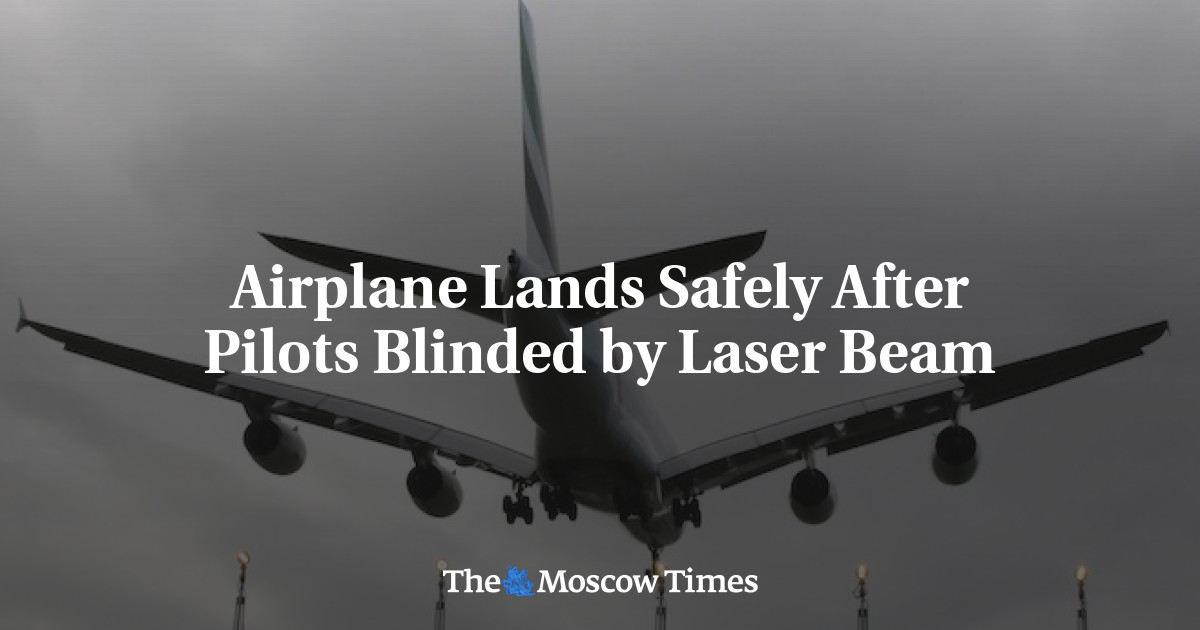 Airplane Lands Safely After Pilots Blinded By Laser Beam