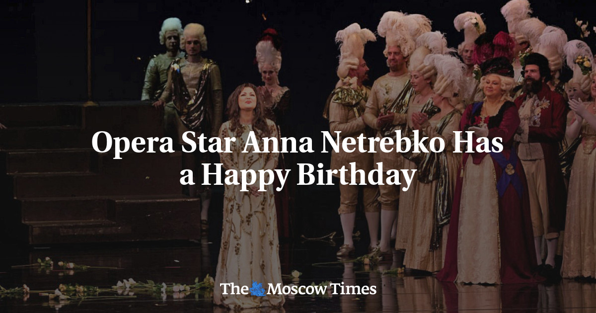 Bintang opera Anna Netrebko memiliki hari ulang tahun yang bahagia