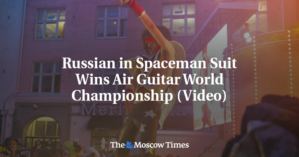 Orang Rusia dalam Setelan Spaceman Memenangkan Kejuaraan Dunia Gitar Udara (Video)