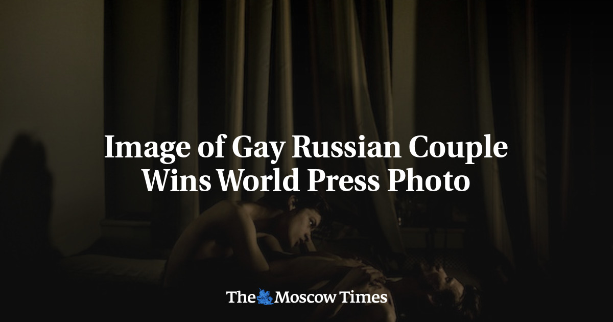 Gambar pasangan Gay Rusia memenangkan World Press Photo