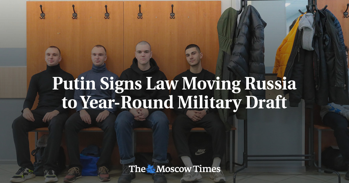 Putin Signs Law Moving Russia to Year-Round Military Draft