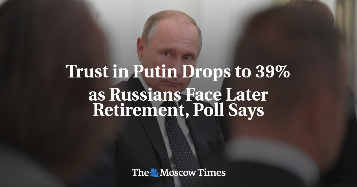 Trust in Putin Drops to 39% as Russians Face Later Retirement, Poll Says