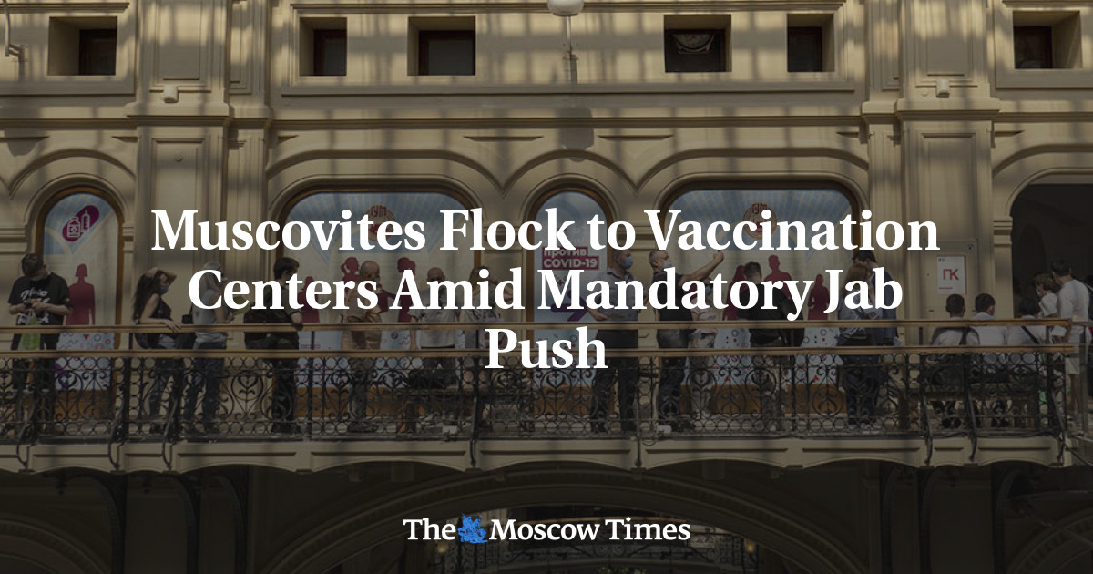 Warga Moskow berduyun-duyun ke pusat vaksinasi di tengah desakan wajib