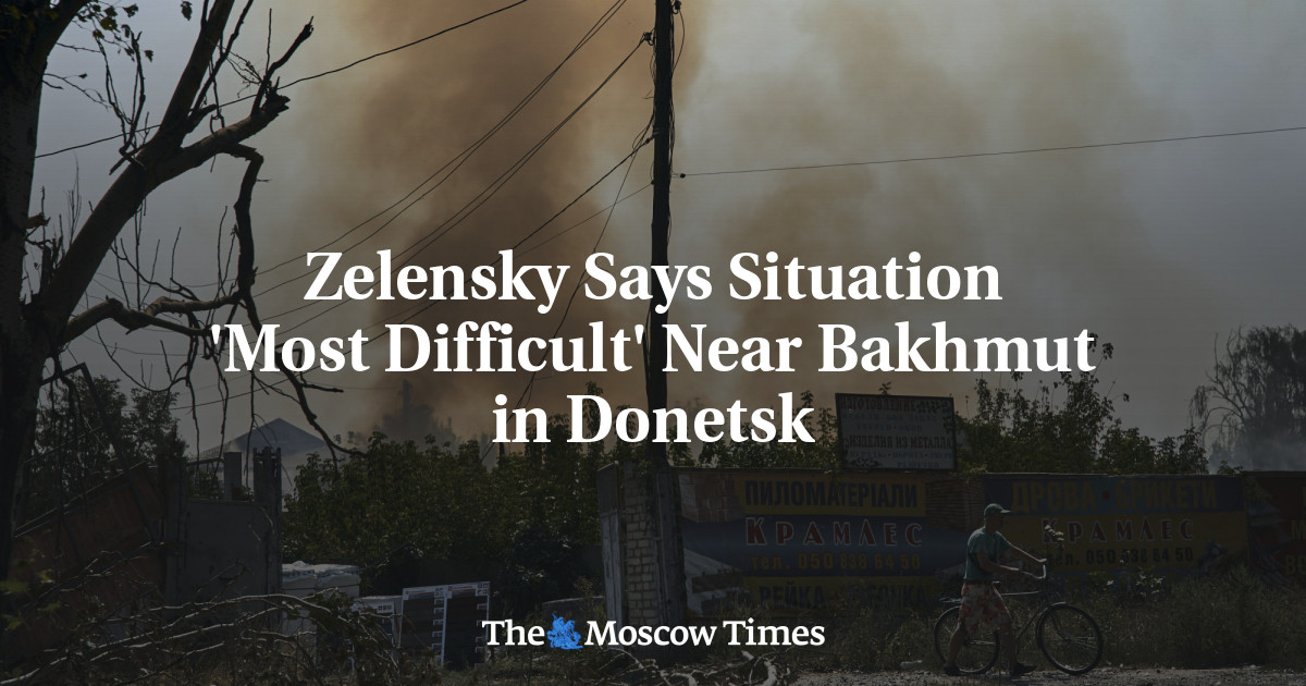 Зеленский назвал ситуацию «наисложнейшей» под Бахмутом в Донецке