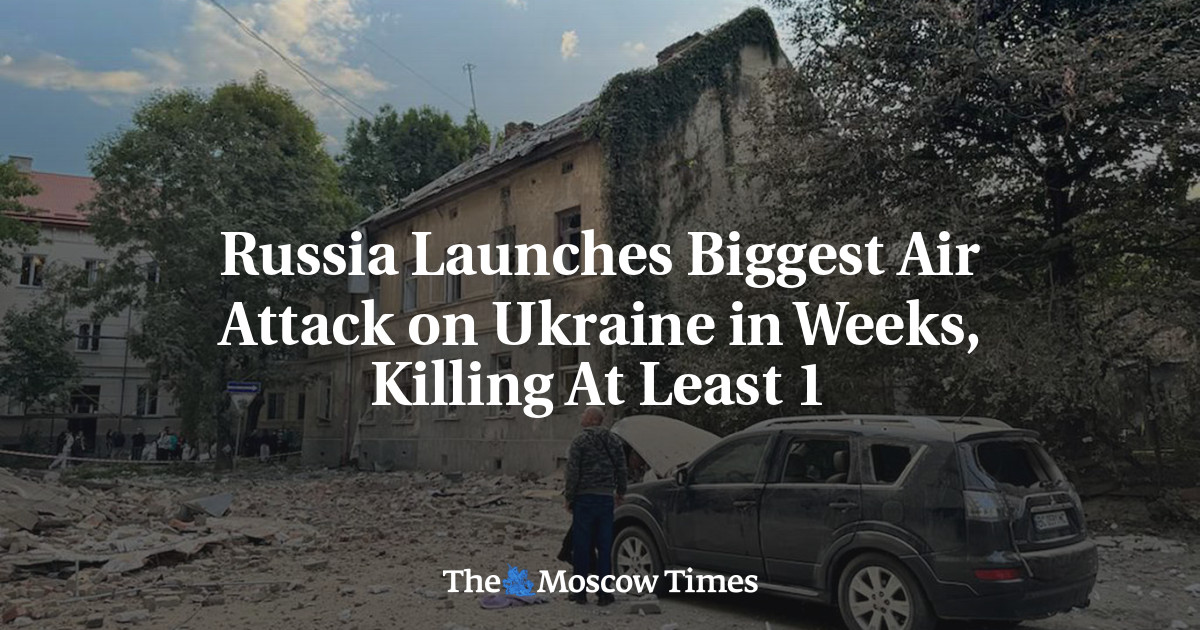 ロシアは数週間でウクライナに対する最大の空軍攻撃を開始し、少なくとも1人を殺します
