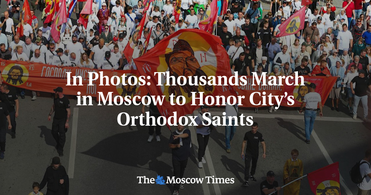 In Photos: Thousands March in Moscow to Honor City’s Orthodox Saints