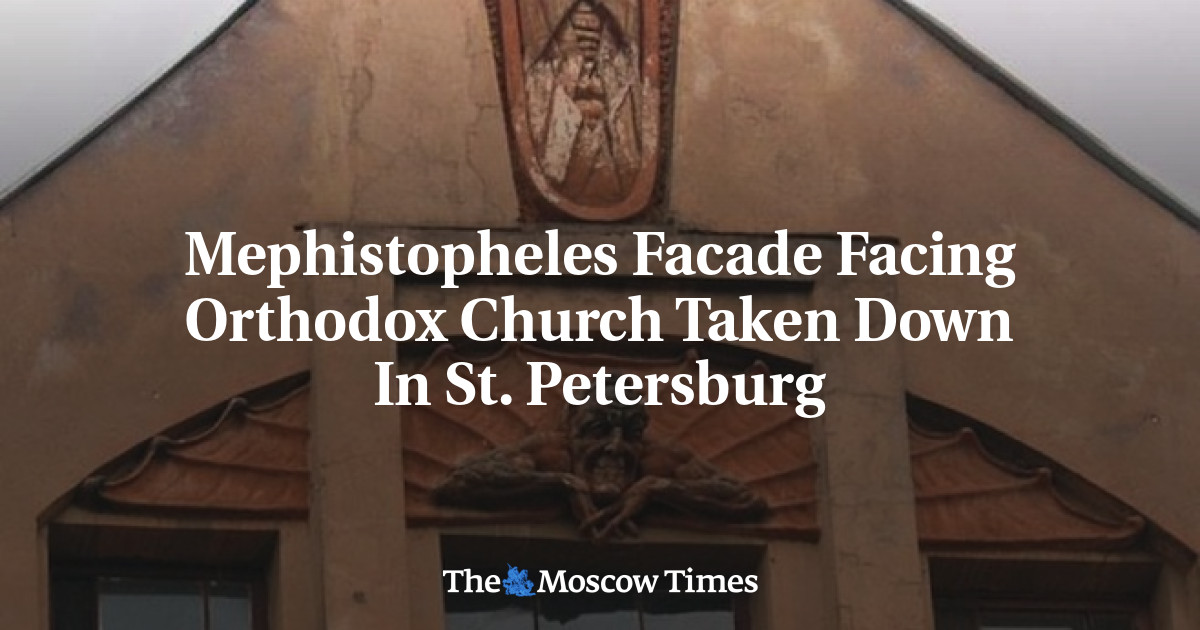 Fasad Mephistopheles Menghadap Gereja Ortodoks Diambil Di St.  Petersburg
