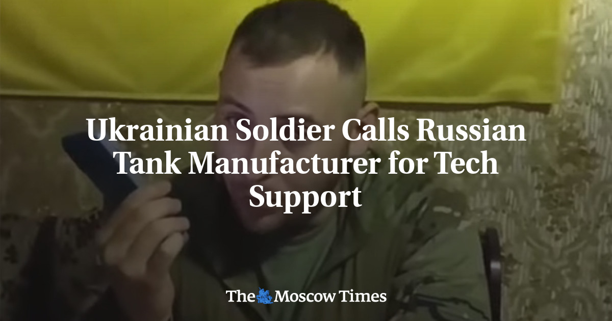 Український військовий телефонує за технічною підтримкою до російського виробника танків