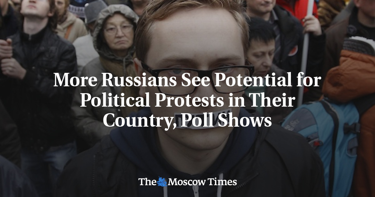 Semakin banyak orang Rusia yang melihat potensi protes politik di negara mereka, berdasarkan jajak pendapat