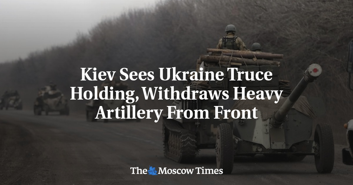 Kiev melihat Ukraina mengadakan gencatan senjata, menarik artileri berat dari depan