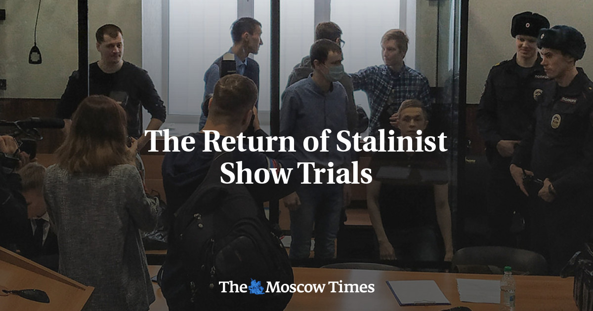Kembalinya uji coba pertunjukan Stalinis