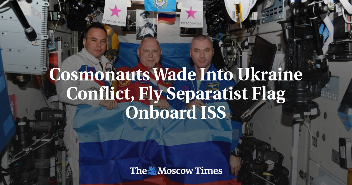Космонавты вступают в конфликт на Украине и поднимают сепаратистский флаг на борту МКС