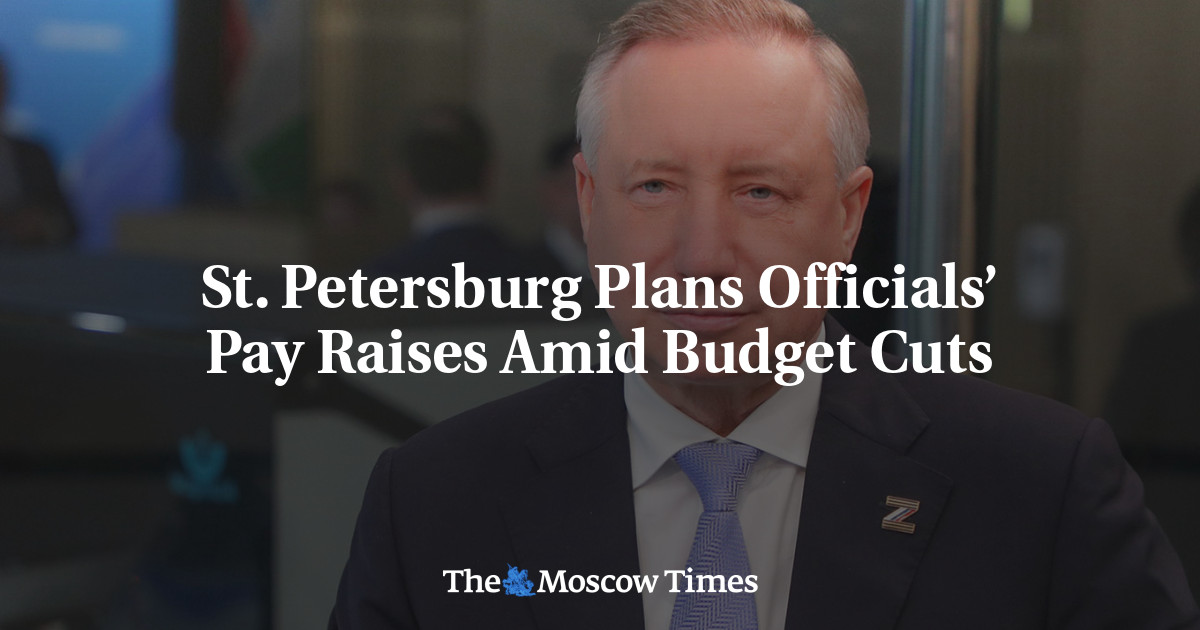 St. Petersburg Plans Officials’ Pay Raises Amid Budget Cuts