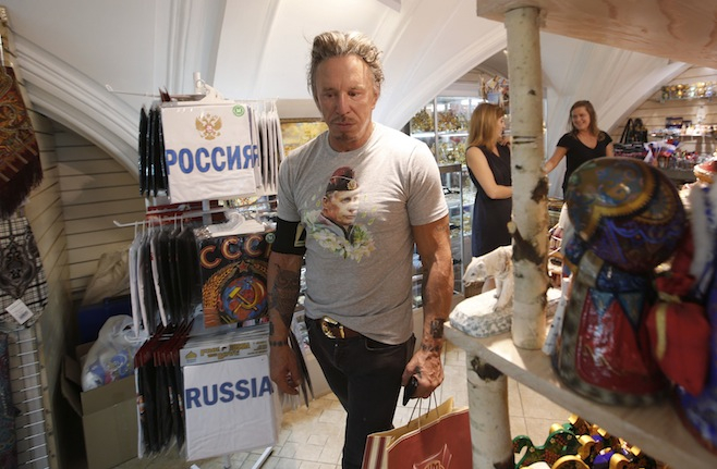 Mickey-Rourke-shirt-putin-moscow-russia.jpg