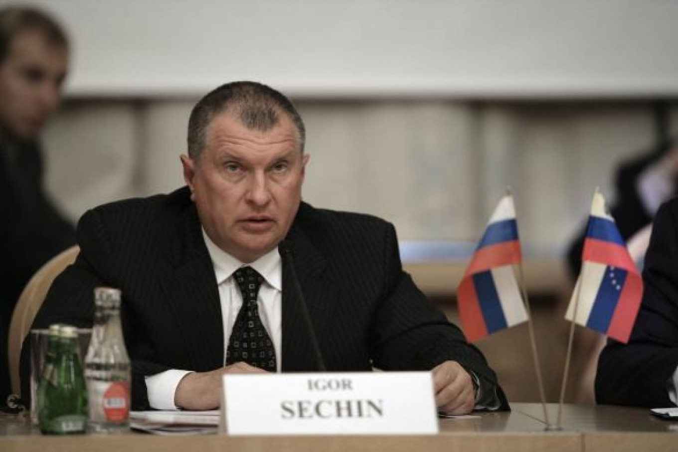 Sechin to Visit Venezuela Amid Speculation About Chavez's Health