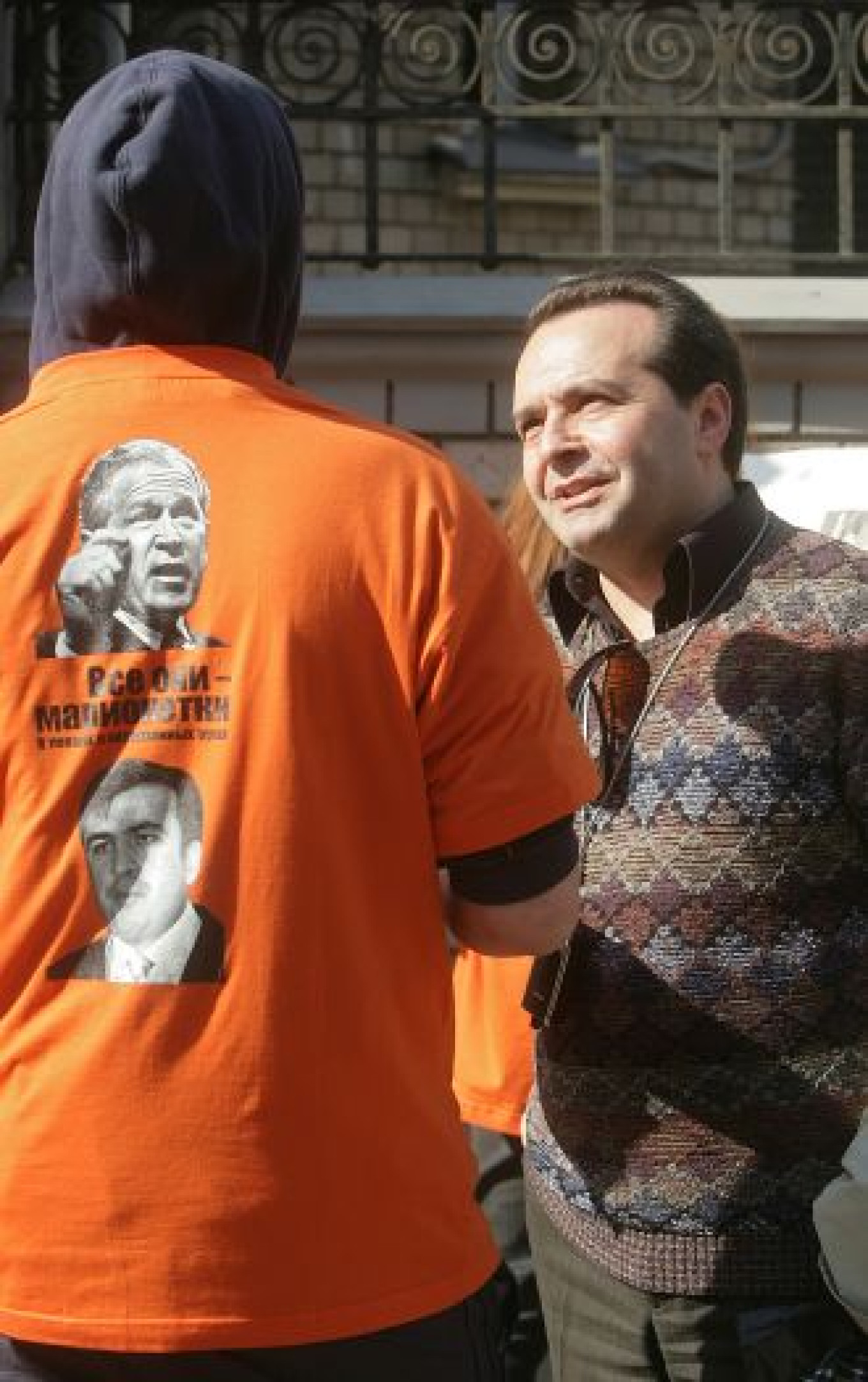 Tabiatda yalangoch keksa ayollar, samimiy fotosuratlar