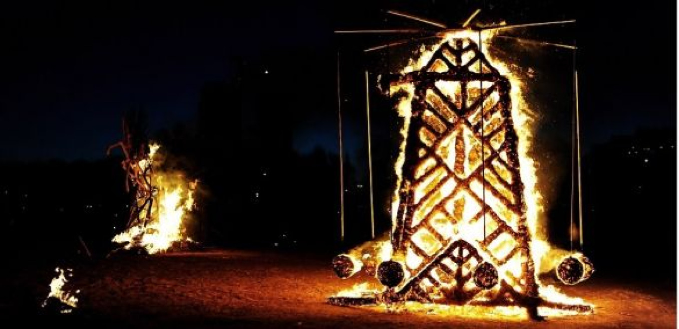 Pyro Fire Statue Russians Become World Champions of Fire Sculpture
