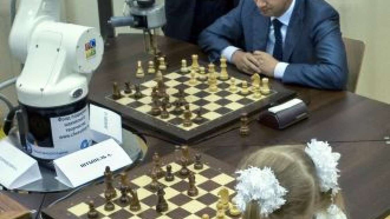 3-Year-Old Prodigy Plays Against Chess Grandmaster Anatoly Karpov