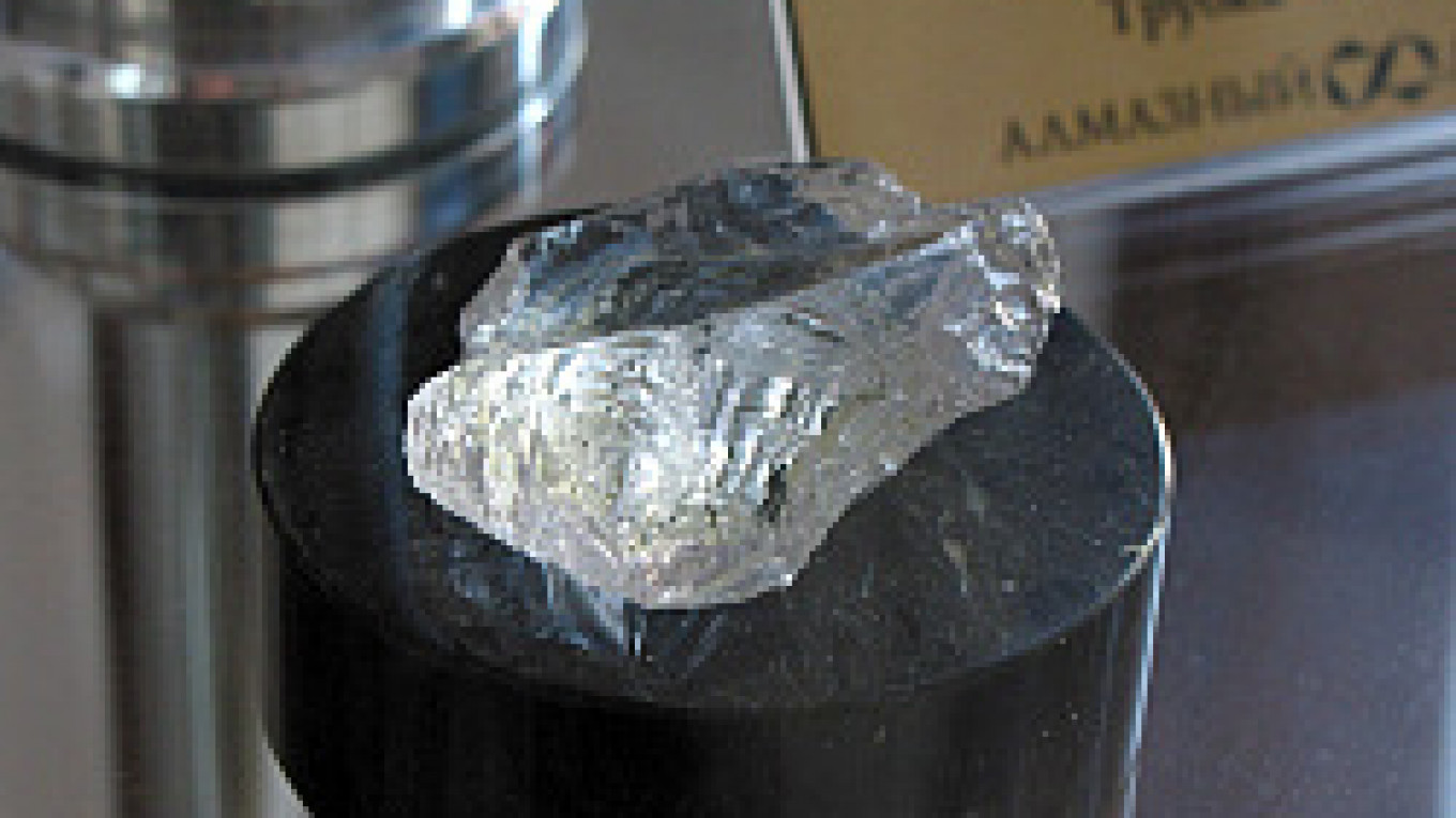 Rough Diamond Sales Pick Up for De Beers, Alrosa